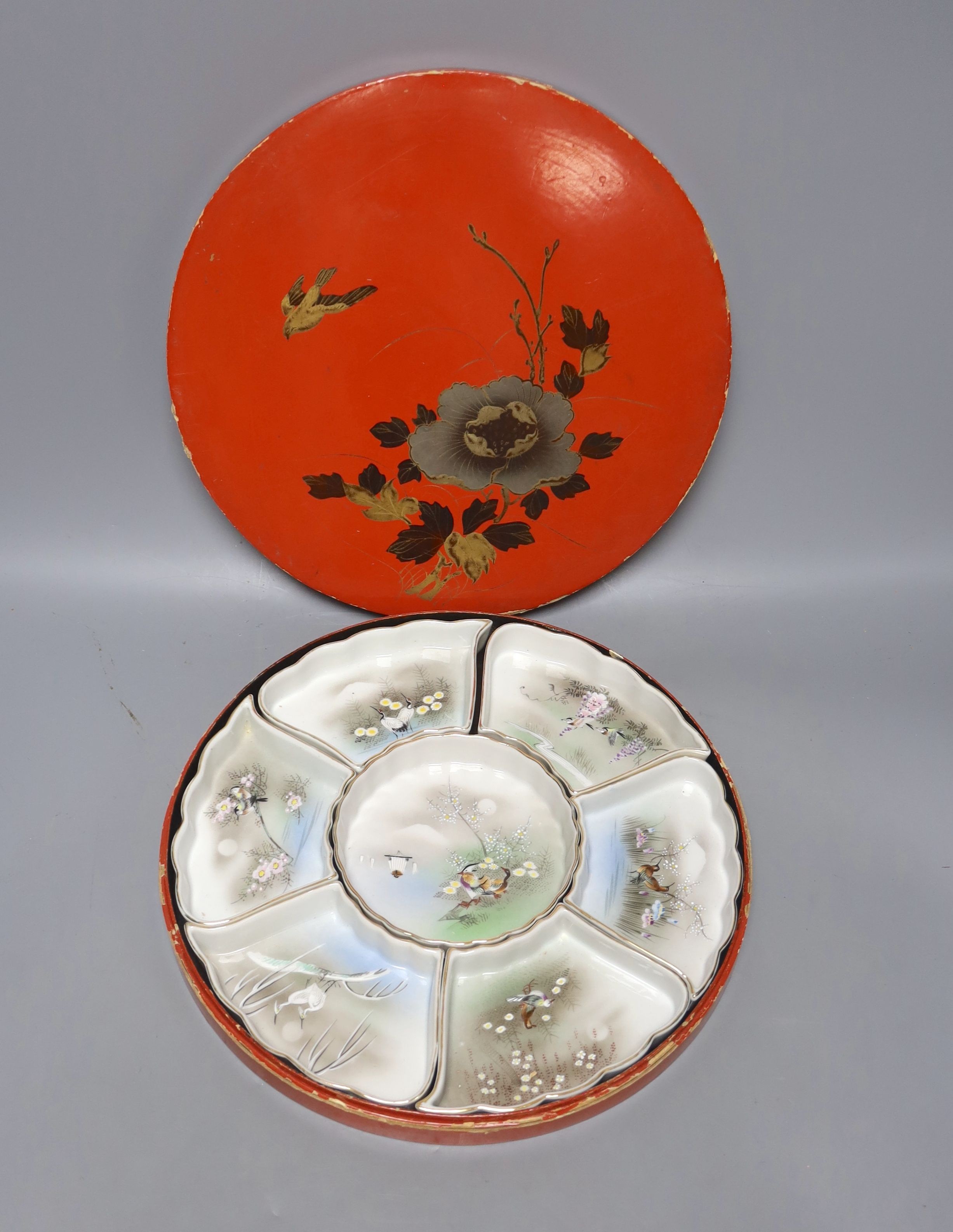A Japanese porcelain 7 piece supper set in a lacquer box, 31.5cm